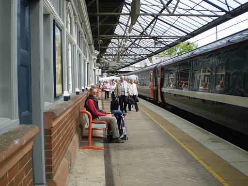 10_53-1.jpg - Waiting for the train in Berwick.